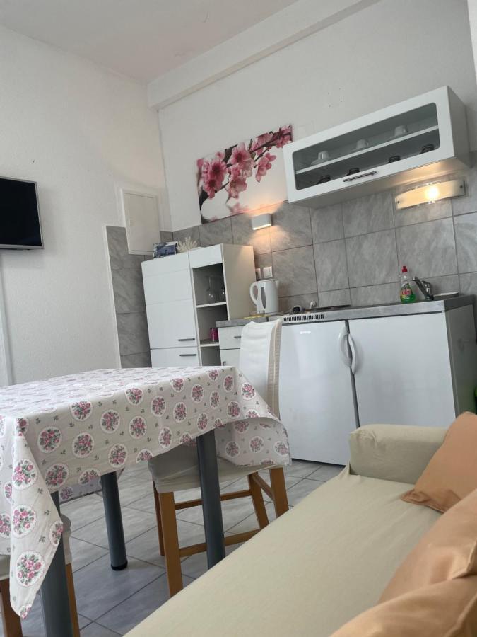 Apartmani Isabella - Ilda Radonic Єлса Екстер'єр фото