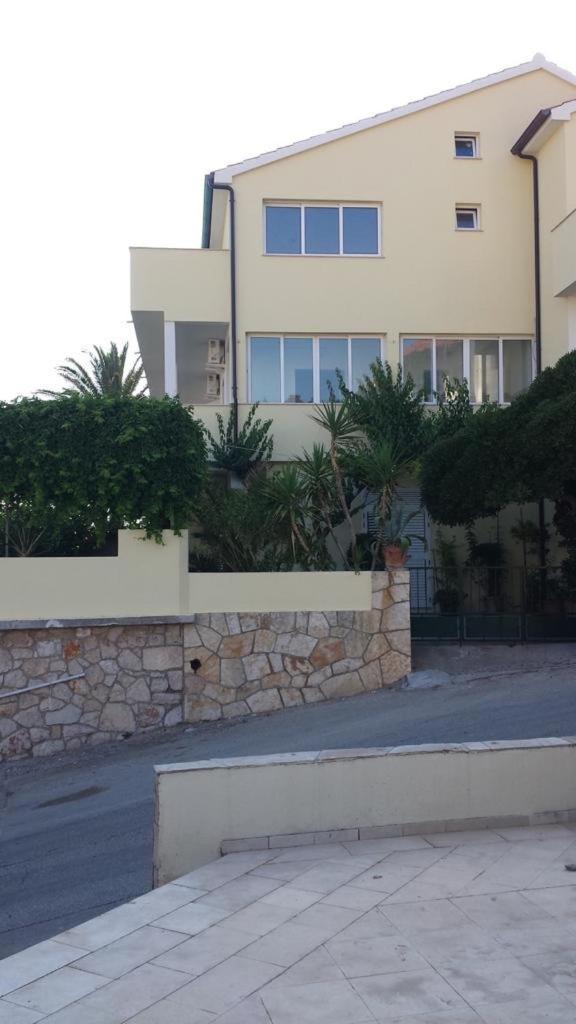 Apartmani Isabella - Ilda Radonic Єлса Екстер'єр фото