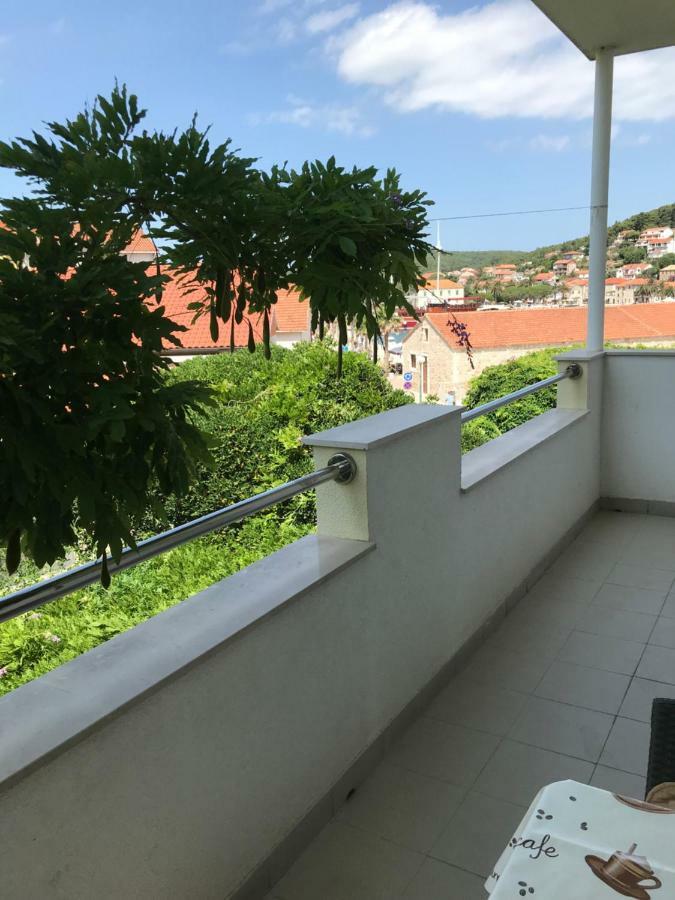Apartmani Isabella - Ilda Radonic Єлса Екстер'єр фото