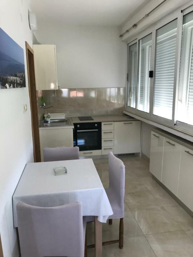 Apartmani Isabella - Ilda Radonic Єлса Екстер'єр фото